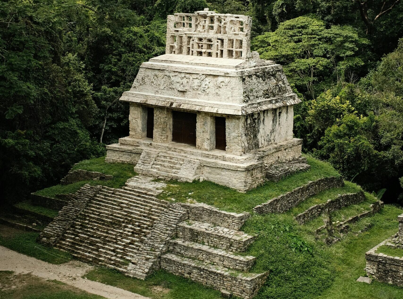 Read more about the article Oraș antic descoperit în junglă cu ajutorul tehnologiei LiDAR